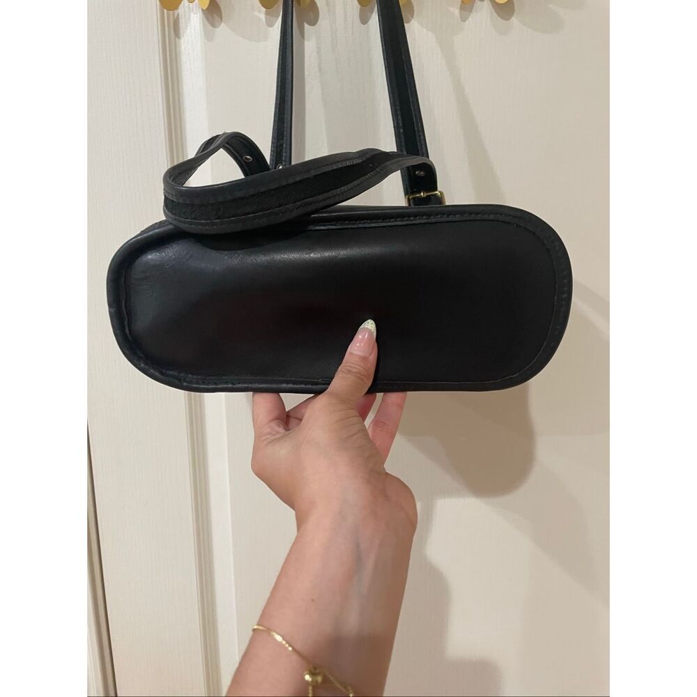 Coach Legacy Small Shopper tote in black leather with brass hardware - Picture 2 of 9